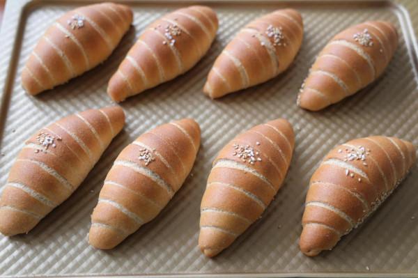 早餐最愛的日式海鹽麵包,脆脆的表皮,柔軟的內心,一吃就上癮 早餐最愛的日式海鹽麵包,脆脆的表皮,柔軟的內心,一吃就上癮