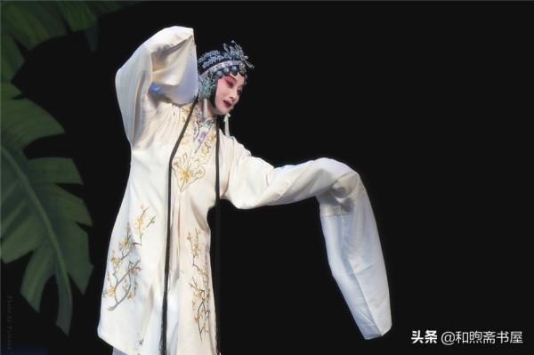 民間故事：兩女子同時愛上畫師，半年後大夫給畫師診脈：君有鬼脈