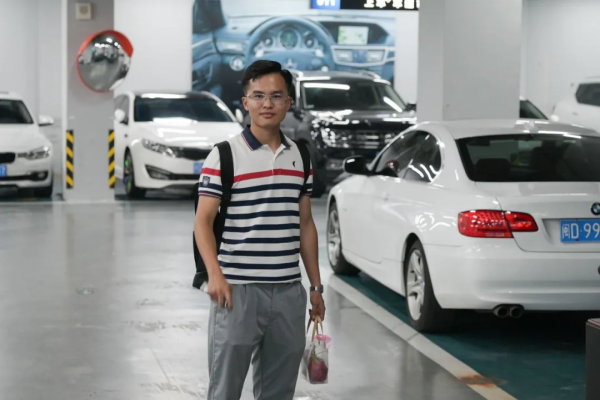 賓士 C200:4年車齡新C旅,優雅美麗5折售 賓士 C200:4年車齡新C旅,優雅美麗5折售