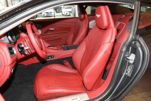 阿斯頓&CenterDot;馬丁DB11配置解讀，高顏值和效能的完美契合