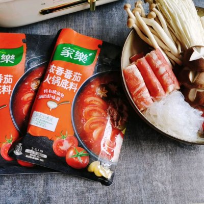 把全家人征服的番茄肥牛菌蔬火鍋，好吃到過分