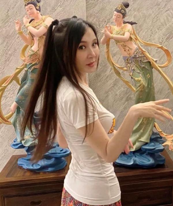 10位“整容上癮”的女星，明知矽膠臉恐怖，為何還是前仆後繼？