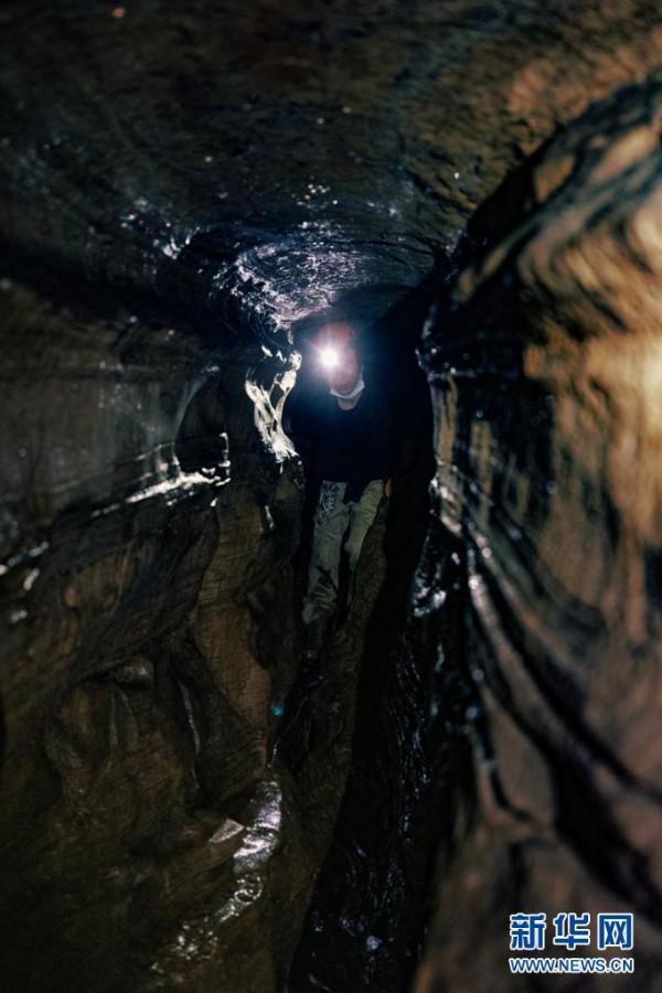 通往“地心”的探洞人 通往“地心”的探洞人