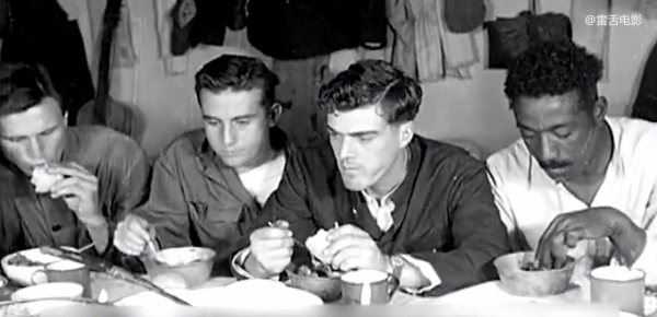 實拍抗美援朝中的美國俘虜,投降喊得十分熟練,甚至不願離開中國 實拍抗美援朝中的美國俘虜,投降喊得十分熟練,甚至不願離開中國