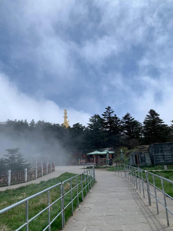 賞秋景登峨眉山