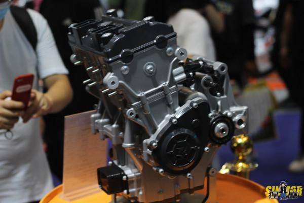 重慶摩博會 凱越自主研發四缸發動機聯手凱越321RR共同亮相