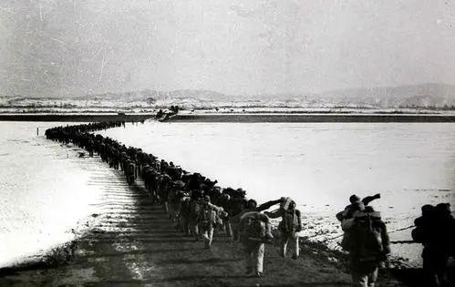 朝鮮戰爭中,為何朝軍面對美軍一潰千里,而美軍面對志願軍卻恐懼 朝鮮戰爭中,為何朝軍面對美軍一潰千里,而美軍面對志願軍卻恐懼