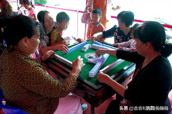 小孩被鎖車內身亡，傳聞是父母去打麻將了，可悲可嘆的享受型父母