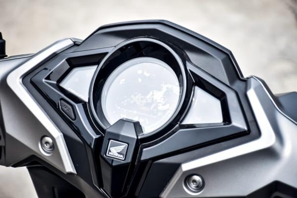 不容置疑的125顏值王 新大洲本田裂行實拍