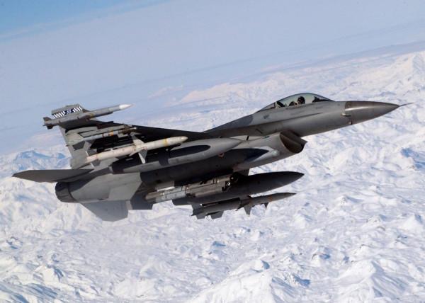 中國空軍的明智決定！放棄引進F16和幻影，國產殲10得以橫空出世