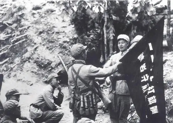 他是中央警衛團首任團長，保衛毛主席43年，1976年之後卻銷聲匿跡