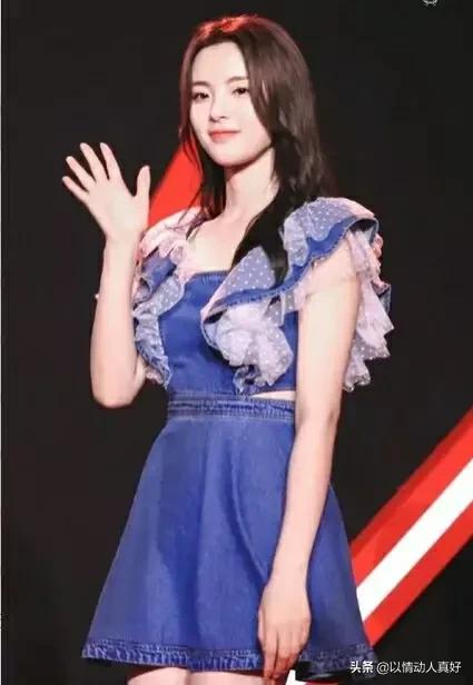 楊家3大美人中的楊超越：初中文化，21歲成中國頂流女星身價過億