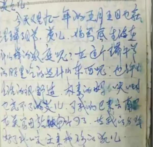 為尋找被拐賣27年的弟弟，她挖開了父母的墳墓，結局感人至深