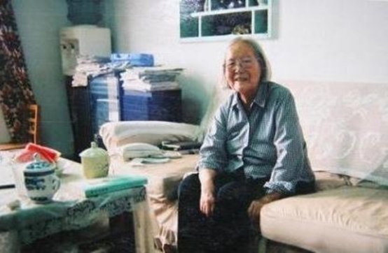 傅冬菊是傅作義之女，49年在北平立了大功，為何後來沒成為高官