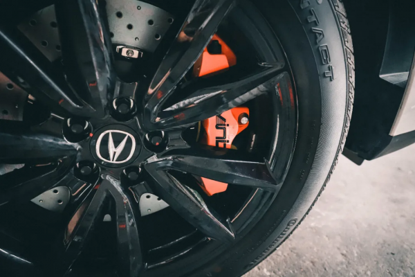 被低估的豪華SUV 謳歌RDX，剎車改裝升級VINIC前六後四剎車套裝