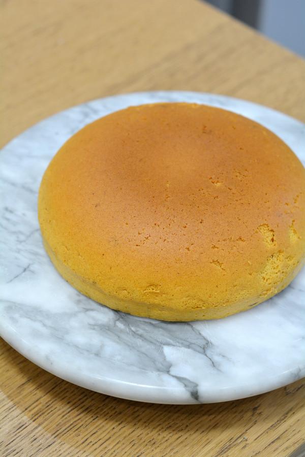 老乾媽香辣戚風蛋糕，用電飯煲做暄軟省事，微辣微鹹太好吃了