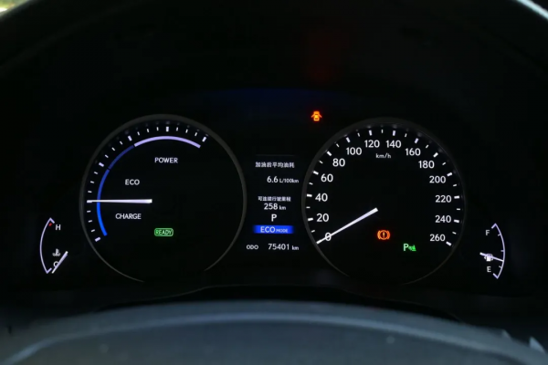 細數二手雷克薩斯ES300h的特點，什麼樣的人適合當車主？