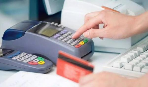 信用卡開始“調整”,多家銀行統一行動,協商還款需瞭解 信用卡開始“調整”,多家銀行統一行動,協商還款需瞭解