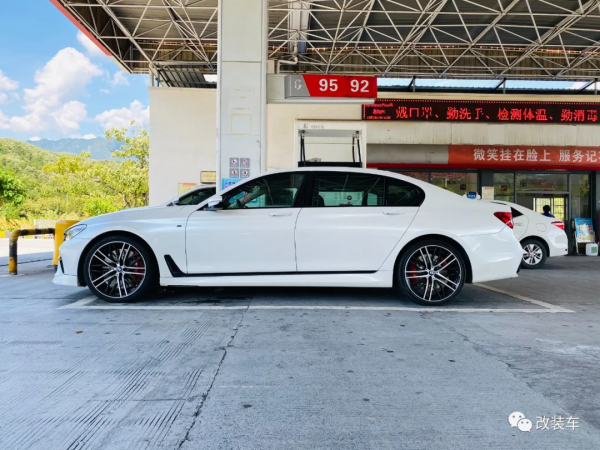 給寶馬7系換上全身JDM改裝件，是日系車迷最後的倔強？