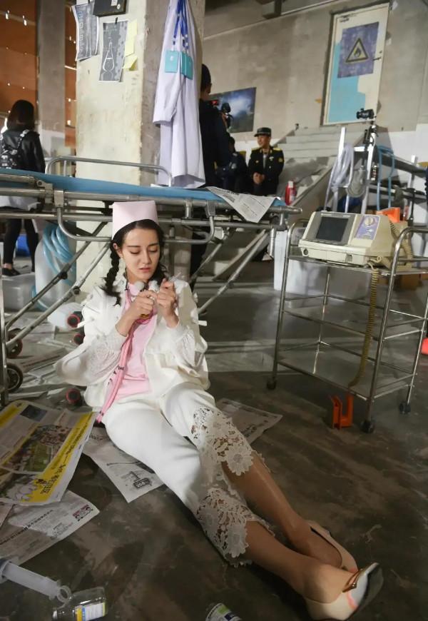 迪麗熱巴和楊穎護士裝，誰更像護士呢？