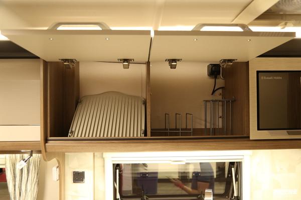 車長超7.8米，自重1噸多！英國COACHMAN拖掛房車