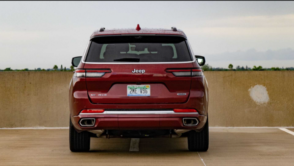 2022款吉普大切諾基L可裝配前排乘客螢幕 選裝售價1095美元 2022款吉普大切諾基L可裝配前排乘客螢幕 選裝售價1095美元