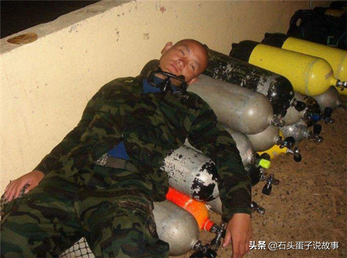 美國著名軍校，入學籤生死狀，訓練用真槍，畢業後被各國爭搶