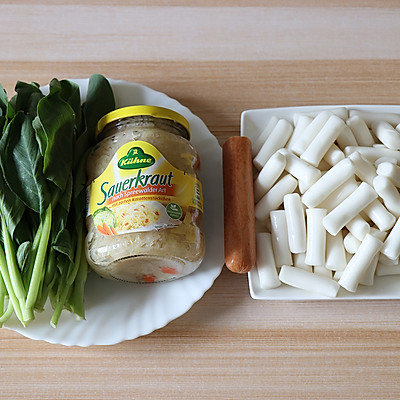 這道酸菜炒火鍋年糕，每天吃都吃不夠