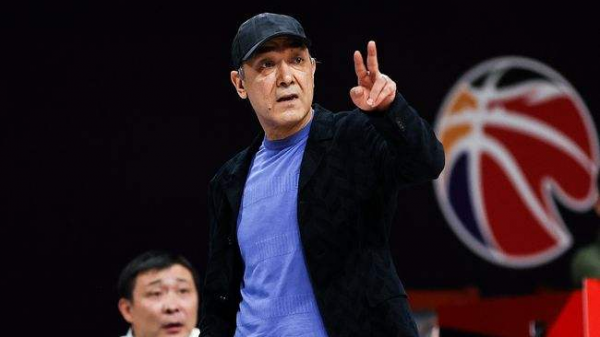 CBA一代名帥落幕！新疆男籃給出臺階，開啟重建，全力爭取周琦