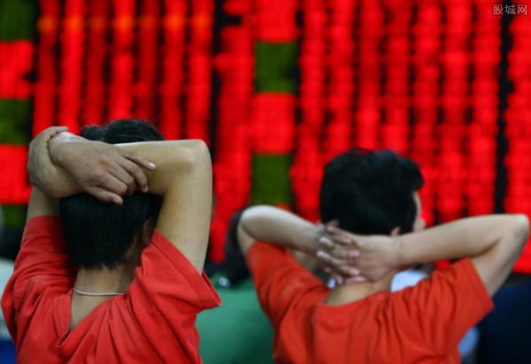 1958年在銀行存下“77元鉅款”,現在全提現,本金和利息有多少錢 1958年在銀行存下“77元鉅款”,現在全提現,本金和利息有多少錢