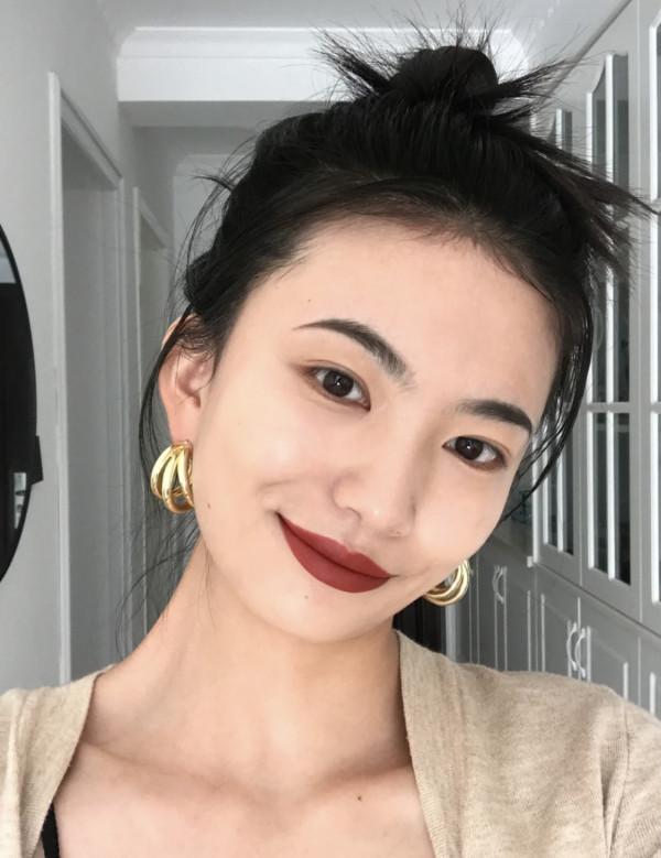 新年口紅少買正紅色,多選這幾種色號,顯白低調,見家長塗也合適 新年口紅少買正紅色,多選這幾種色號,顯白低調,見家長塗也合適