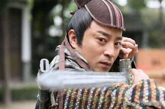 被稱為&OpenCurlyDoubleQuote;大俠專業戶&rdquo;，出道30年從無緋聞，謝曉峰到鄧太阿依舊帥