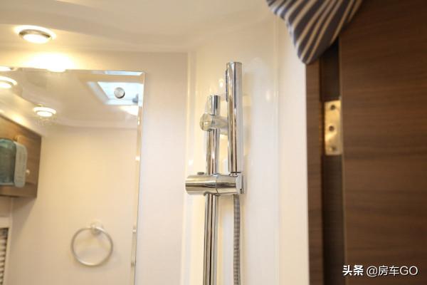 國六3.0T+8AT！C本可開超大空間房車，實拍亞特尊領ST