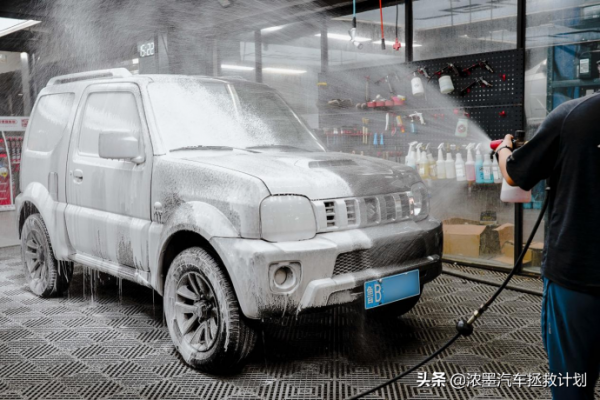 「可愛小車」整備一臺袖珍小車鈴木吉姆尼，有型才能釋放你的個性