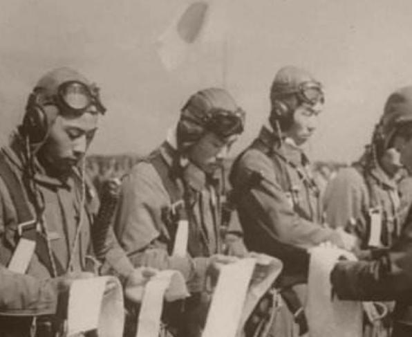 3000-4000名日本飛行員撞向盟軍，成功率不到10%