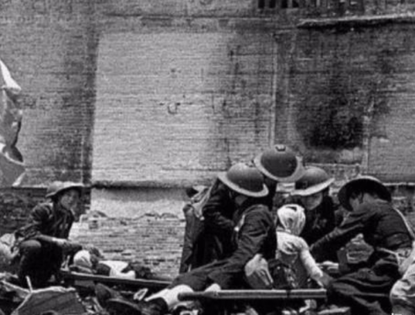 臺兒莊戰役有多慘烈？馬伕上陣殺敵，自炸退路背水一戰！戰爭片