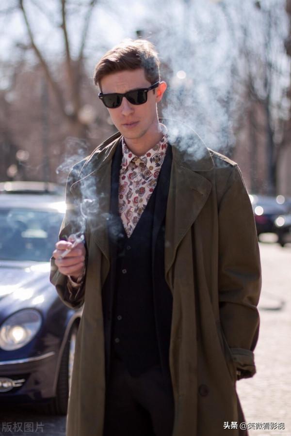 冬季要學會一衣多穿，男士的基礎款，也能穿出好氣質