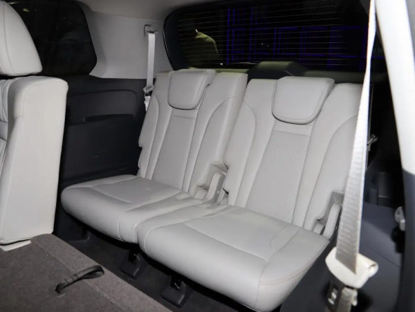 5米長國產大七座，隨便開才7個油，氣場不輸漢蘭達