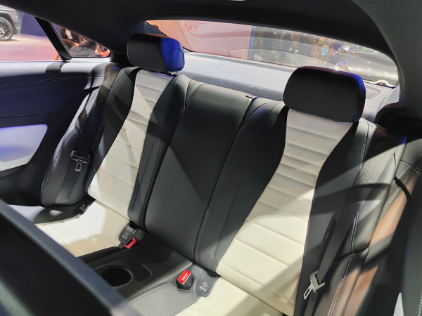 新賓士E級轎跑車系列廣州車展上市，要優雅還看三叉星
