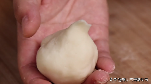 油炸糕總是做不好，大廚教你一招，鼓大泡又酥脆，保證不開裂