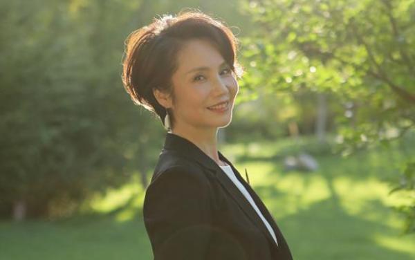 徐俐：2婚攜兒嫁名門，曾被公婆嫌棄強勢，憑什麼成功“上位”？