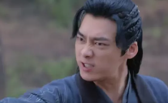 《鏡雙城》顏值造型都被吐槽，陳鈺琪穿鬆糕鞋，李易峰頭套粗糙