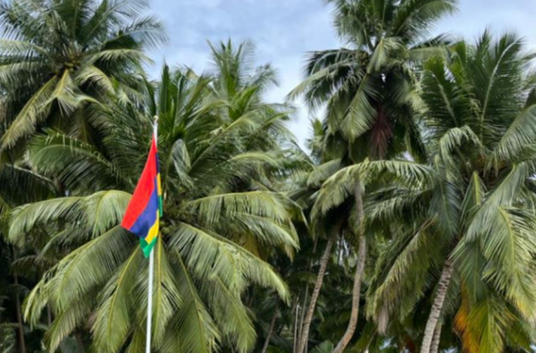 中國支援阿根廷收馬島後，模里西斯受到鼓舞，與英國爭查戈斯群島