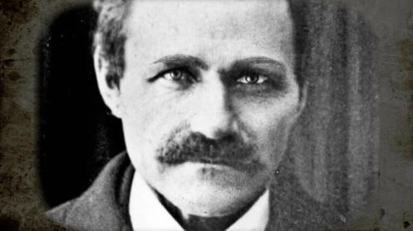 閣樓深夜傳出腳步聲,主人探查時空無一人,半年後全家六人被殺 閣樓深夜傳出腳步聲,主人探查時空無一人,半年後全家六人被殺