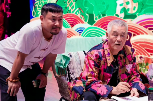 《劉老根5》殺青,趙本山穩居C位笑容滿面,宋小寶迴歸未見範偉 《劉老根5》殺青,趙本山穩居C位笑容滿面,宋小寶迴歸未見範偉