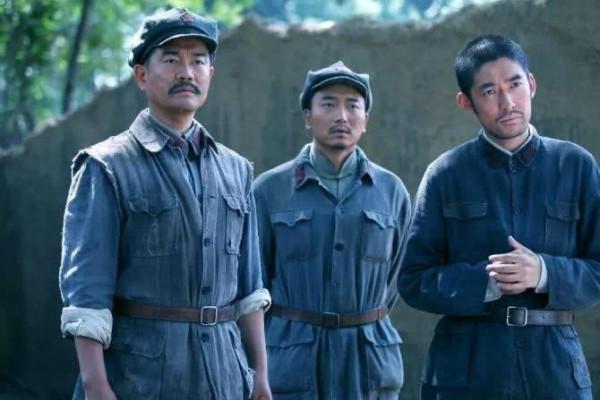 長沙61歲老人拾糞，因表彰信無意揭開真實身份，竟是開國中將