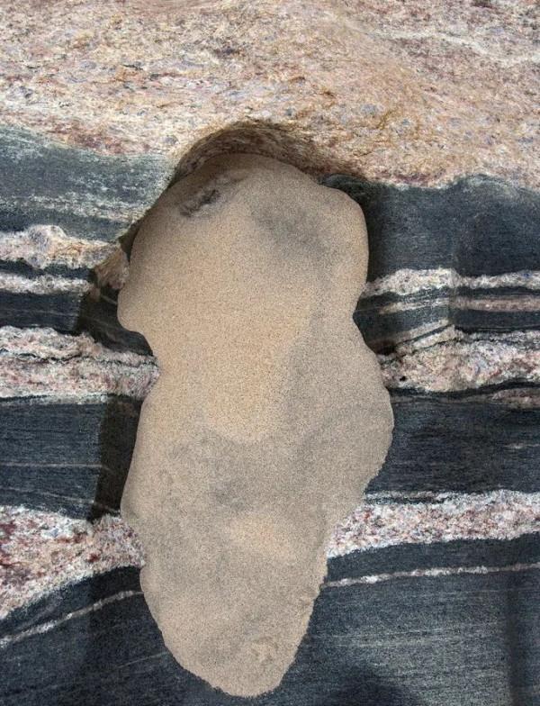 喬瓦尼·雅晶石原石質感,還原自然肌理之美 喬瓦尼·雅晶石原石質感,還原自然肌理之美