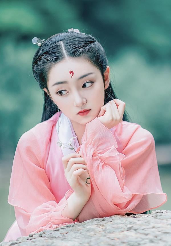 還記得演《紅樓夢》的那群&OpenCurlyDoubleQuote;小戲骨&rdquo;嗎？她們現在越來越漂亮了