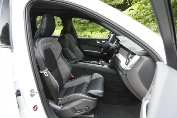 車機系統升級,提升駕駛感受 駕駛2022款沃爾沃XC60 B5四驅 車機系統升級,提升駕駛感受 駕駛2022款沃爾沃XC60 B5四驅