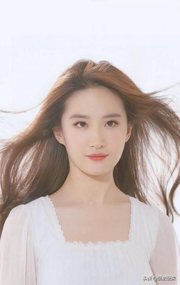 劉亦菲談美的標準：有想表達的東西 你才是最美的